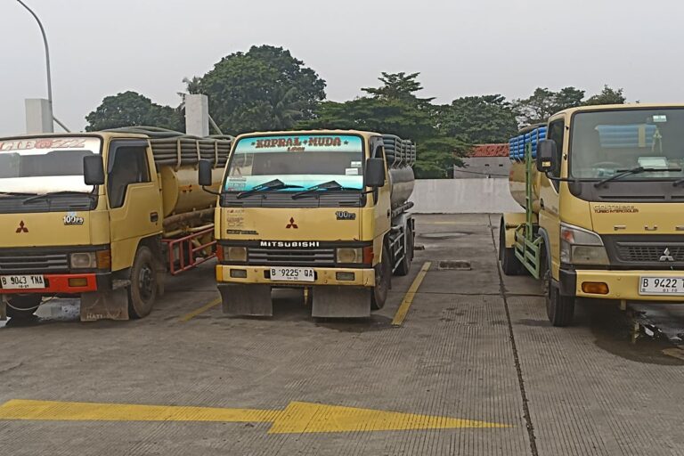 Hentikan Pembuangan TINJA ke SUNGAI ! Warga Berhak Menghirup udara Bersih dan Sehat.