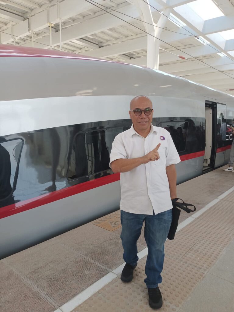 Memilih Antara Bisnis Kereta Cepat Whoosh dan Maskapai Penerbangan Garuda?